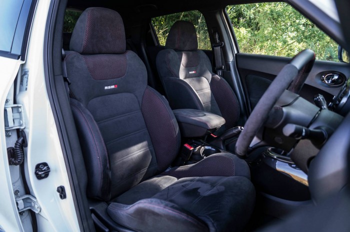 Nissan Juke NISMO RS Review - Front Seats - carwitter