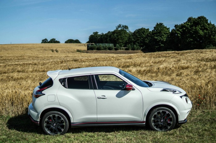 Nissan Juke NISMO RS Review - Side Scene - carwitter