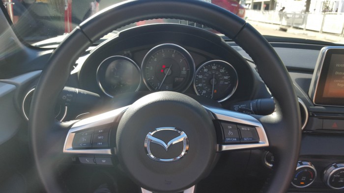2015 Mazda MX-5 LA Auto Show Drive - 01 - carwitter