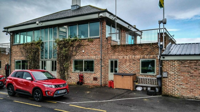 Suzuki Vitara S On Track - Croft Pits - carwitter