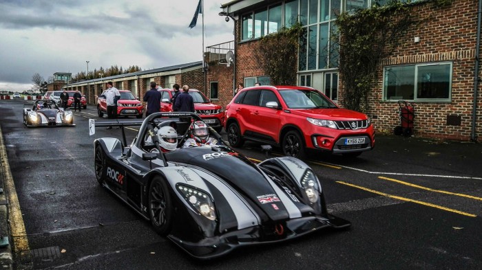 Suzuki Vitara S On Track - Radical Pits - carwitter