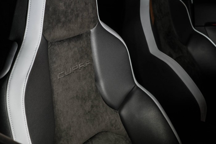 SEAT Leon Cupra 280 Review - Cupra Seat Logo - carwitter