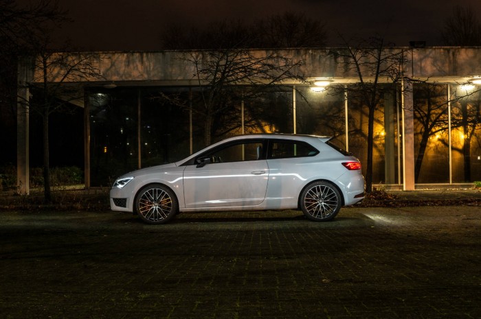 SEAT Leon Cupra 280 Review - Side - carwitter