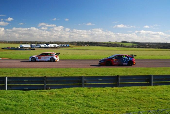 BTCC 16 Test Thrux BMW Honda 1