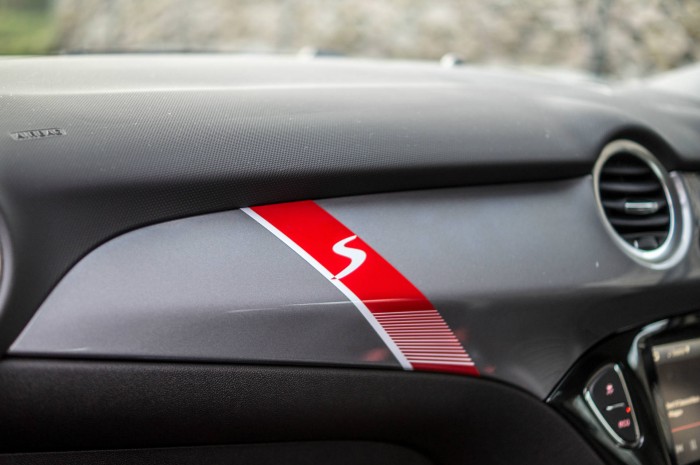 Vauxhall ADAM S Review - Dashboard Detail - carwitter