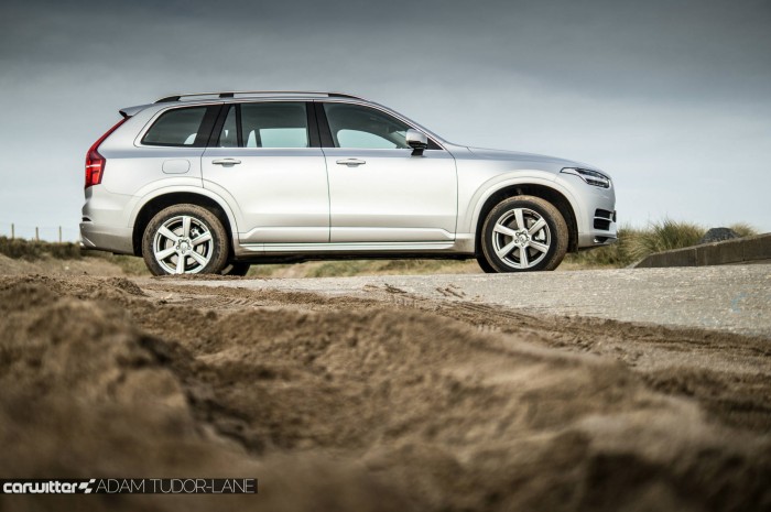 2016 Volvo XC90 D5 Review - Side Scene Low - carwitter