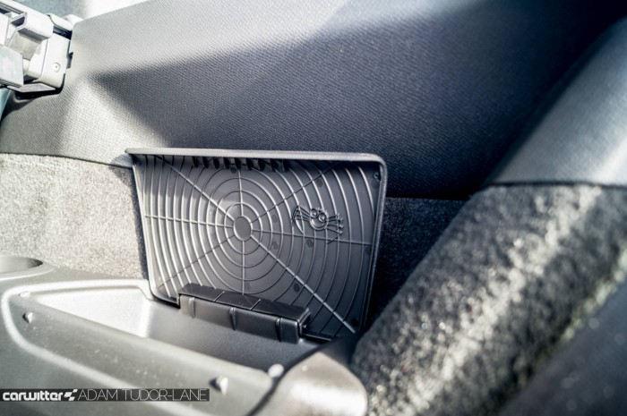 2016 Volvo XC90 D5 Review - Spider In Boot - carwitter