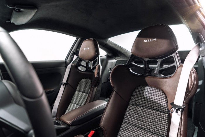 911 R Interior