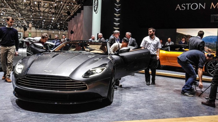 Geneva Motor Show 2016 - Aston Martin DB11 - Front Grey - carwitter