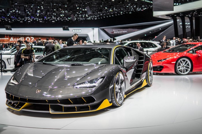 Geneva Motor Show 2016 - Lamborghini Centenario - Front - carwitter