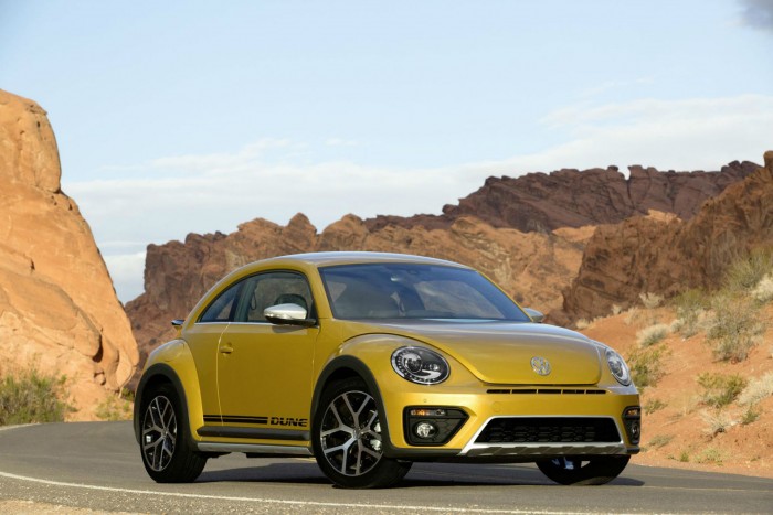 Volkswagen Beetle Dune - Front Angle - carwitter