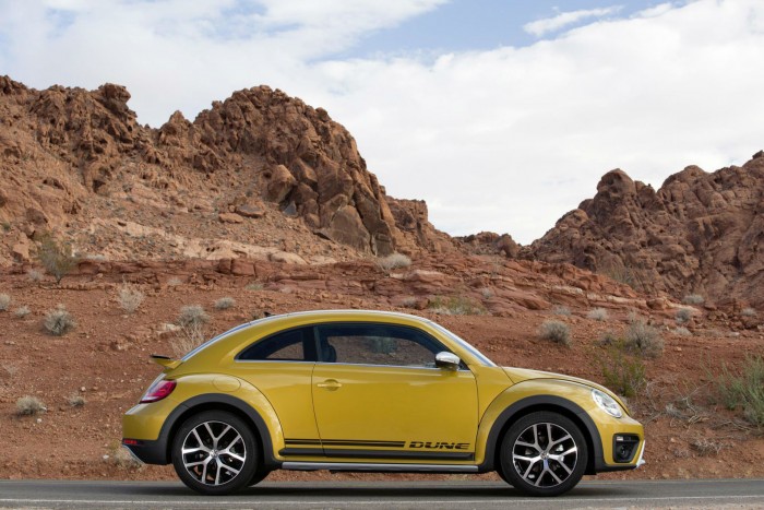 Volkswagen Beetle Dune - Side - carwitter
