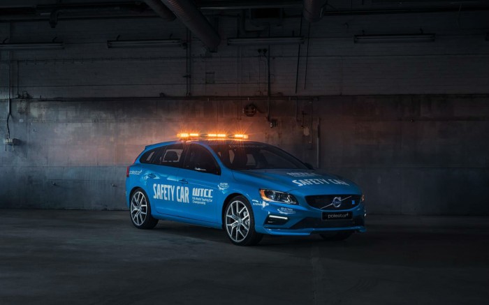 Volvo V60 Polestar WTCC Safety Car - Front Angle - carwitter
