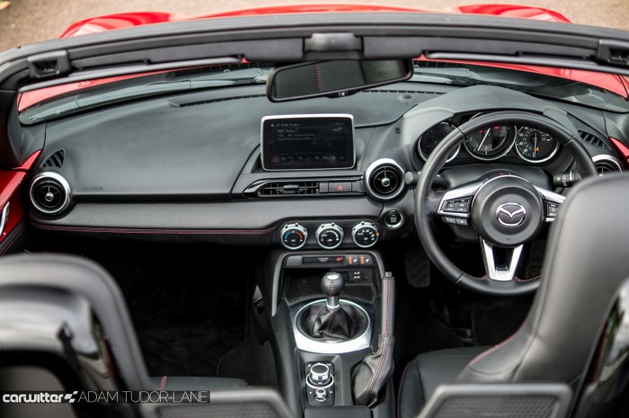 2016 Mazda MX5 160 PS Review -Dashboard Interior - carwitter