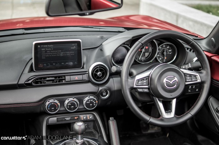 2016 Mazda MX5 160 PS Review -Dashboard Steering Wheel - carwitter