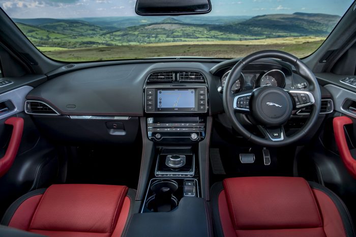 2016 Jaguar F-Pace S Diesel Review - Dashboard - carwitter