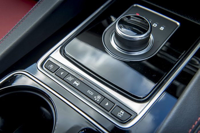 2016 Jaguar F-Pace S Diesel Review - Gear Selector Dial - carwitter
