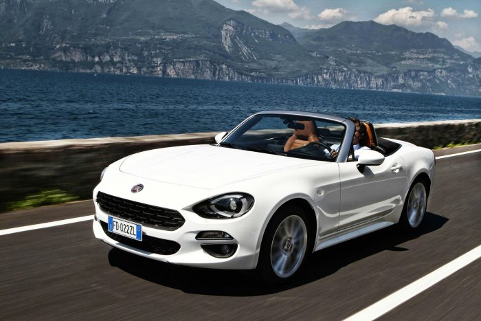 2016 Fiat 124 Spider White - Front Angle - carwitter