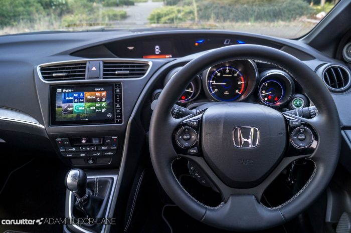 2016 Honda Civic Sport Review 1.6 iDTEC - Steering Wheel - carwitter