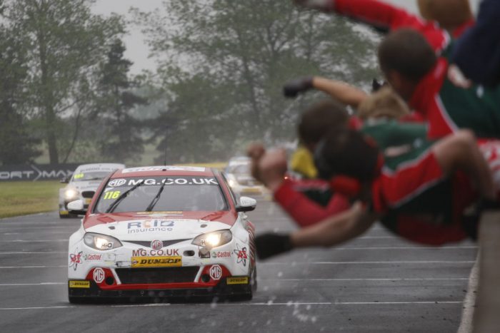BTCC 2016 Croft Sutton MG6 Race 3