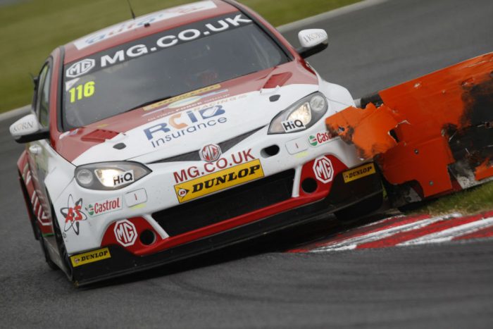 BTCC 2016 O-Park Sutton MG6