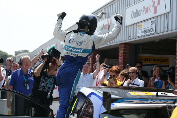 BTCC 2016 O-Park Turkington Subaru Victory