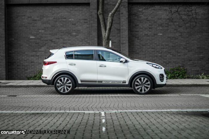 2016 Kia Sportage Review - Side - carwitter