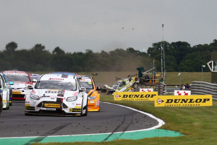 BTCC 2016 Snetterton Race 3 crash 2