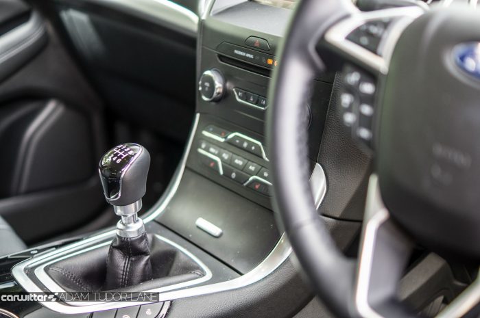 2016-ford-s-max-review-centre-console-detail-carwitter