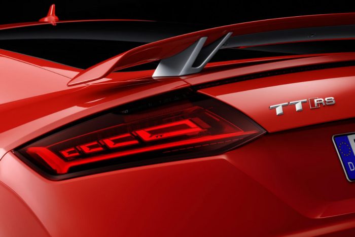 audi-tt-rs-oled