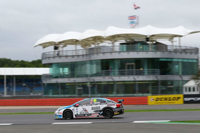 btcc-2016-silverstone-ingram-toyota-avensis