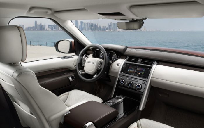 land-rover-discovery-dashboard