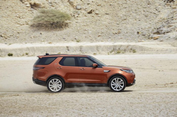land-rover-discovery-side