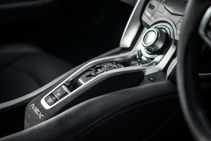 2016-honda-nsx-review-centre-console-carwitter