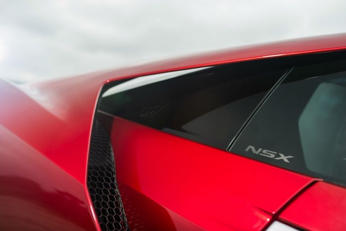 2016-honda-nsx-review-flying-butress-carwitter