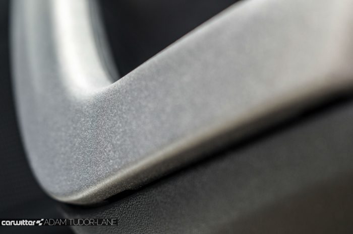 2016-peugeot-2008-allure-1-2-review-door-handle-finish-effect-carwitter