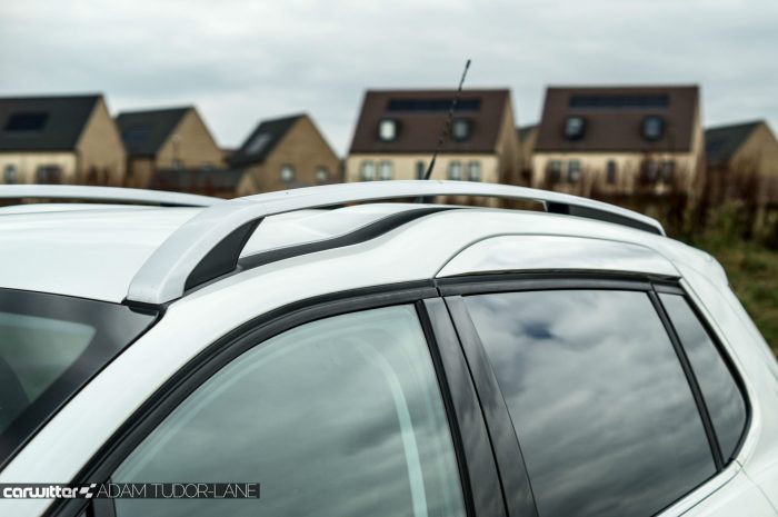 2016-peugeot-2008-allure-1-2-review-roof-rails-carwitter