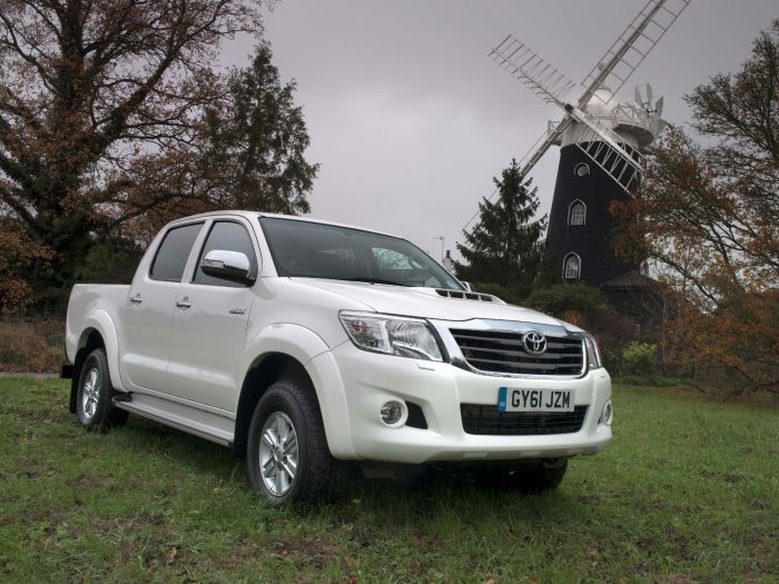 toyota-hilux-carwitter
