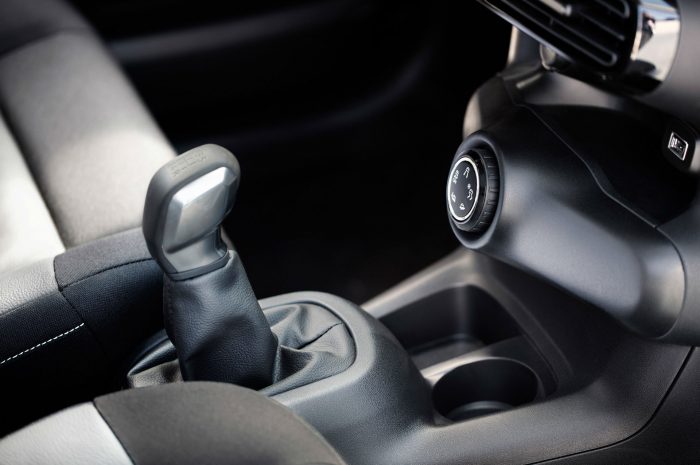 2016-citroen-c4-cactus-ripcurl-review-grip-control-dial-carwitter