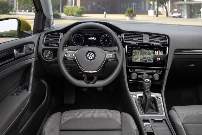 2017-volkswagen-golf-dashboard