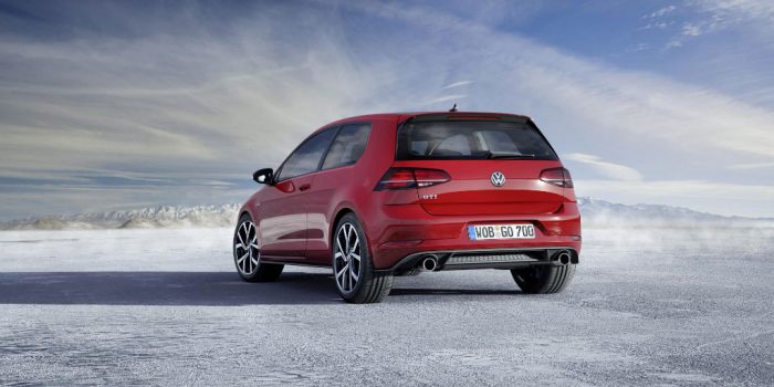 2017-volkswagen-golf-gti-back