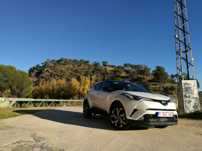 toyota-c-hr-review-front-mast-carwitter