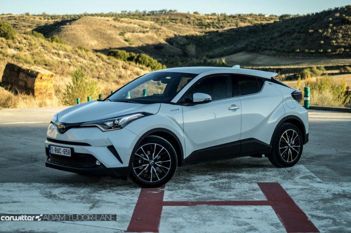 toyota-c-hr-review-side-angle-carwitter