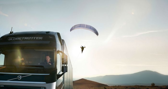 volvo-hero-paraglider-carwitter
