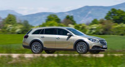 Vauxhall Insignia Country Tourer Side - carwitter